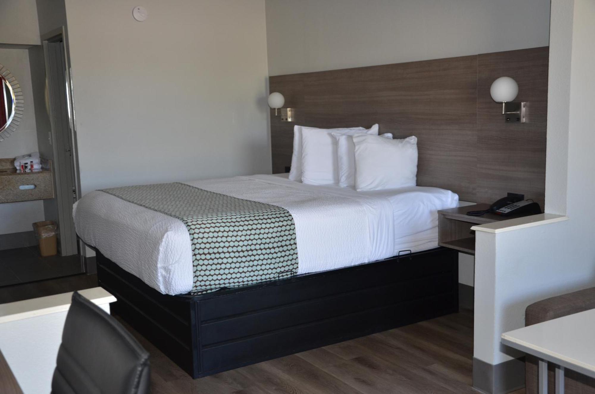 Baymont Inn & Suites Covington Room photo